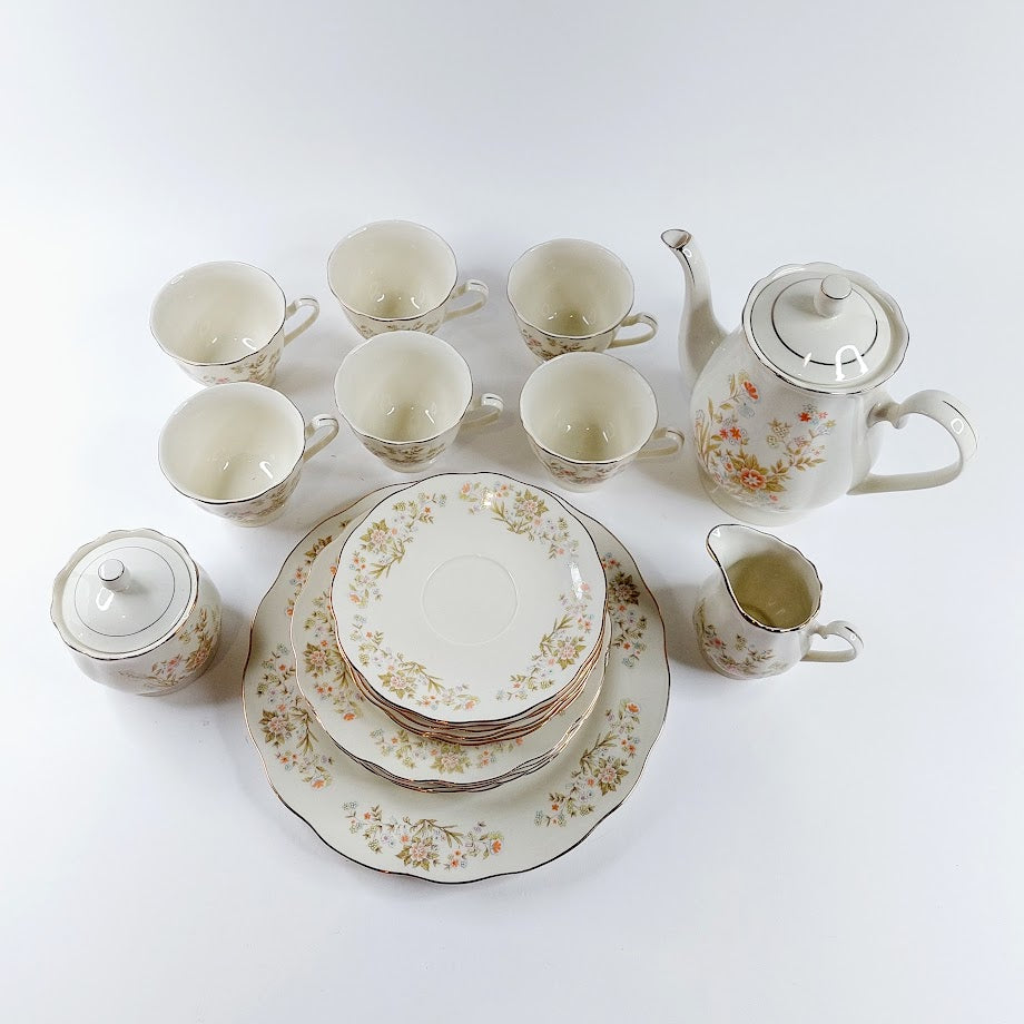 Budlet Fine China kahviastiasto 22 osainen