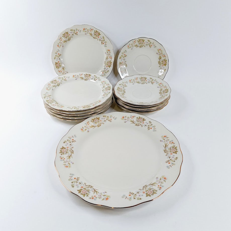 Budlet Fine China kahviastiasto 22 osainen
