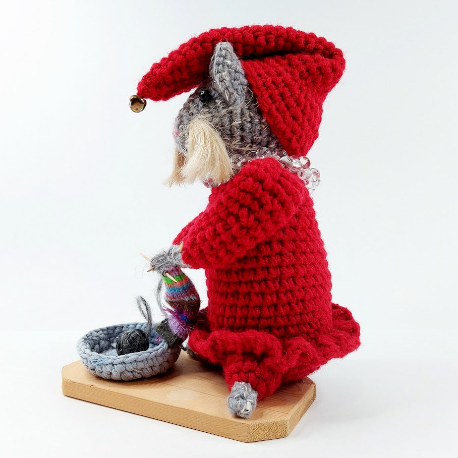 Virkattu jouluhiiri koristenukke