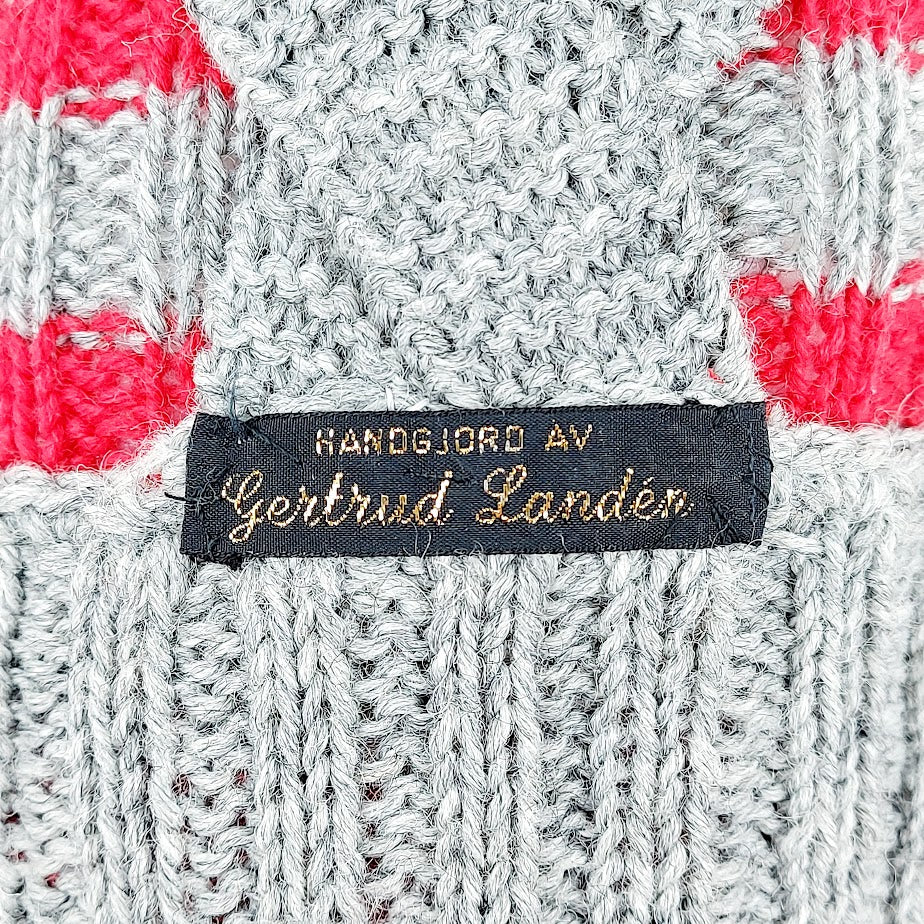 Neulottu joulutonttukoriste