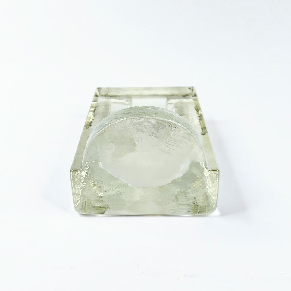 Lasinen lumiukko kynttilälyhty