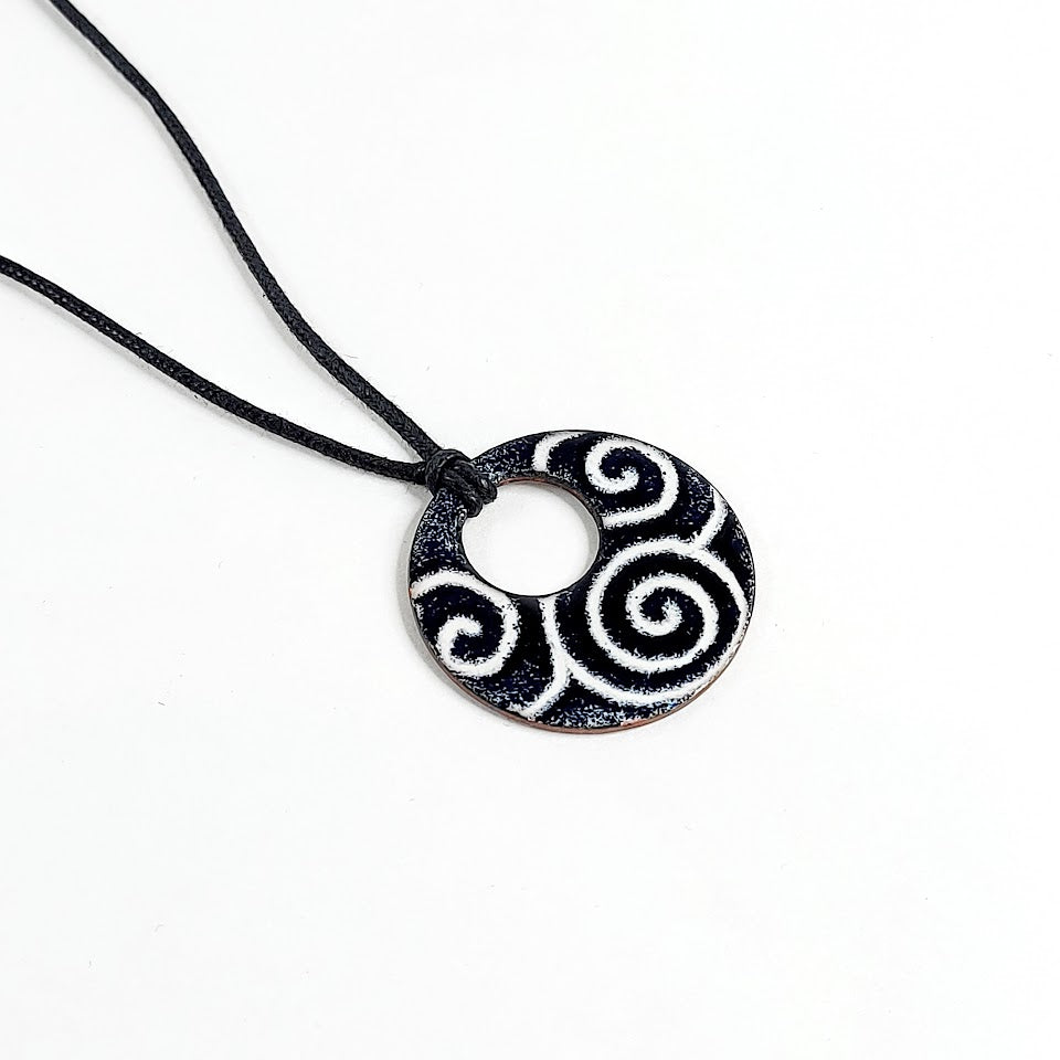 Pauliina Rundgren HandiCrafts Twist kaulakoru