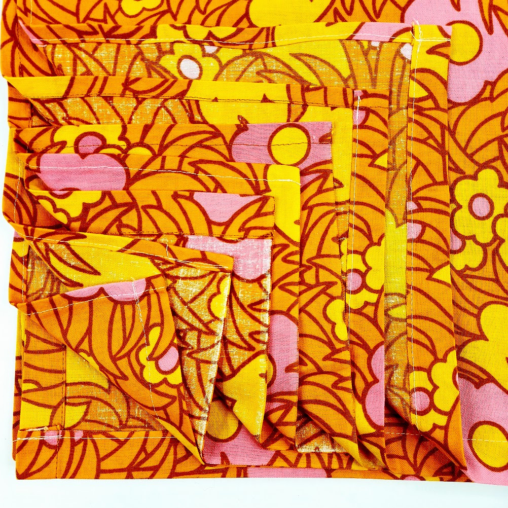 Retro kukkakuvioinen kangaspala 75x122 cm 2 kpl
