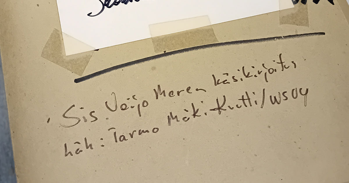 Vanhan käsikirjoituksen kansion kansi, jossa käsinkirjoitettuna "Sis. Veijo Meren käsikirjoitus"