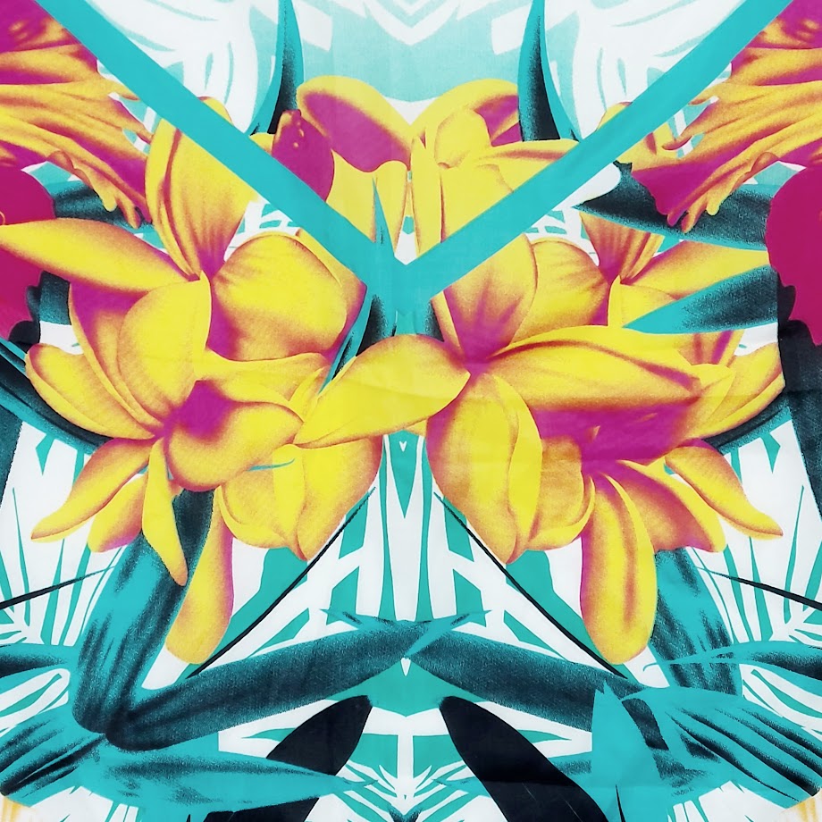 Kukkakuviollinen huivi 150 x 130 cm