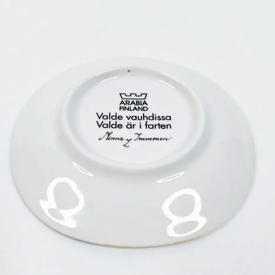 Arabia Valde vauhdissa seinälautanen