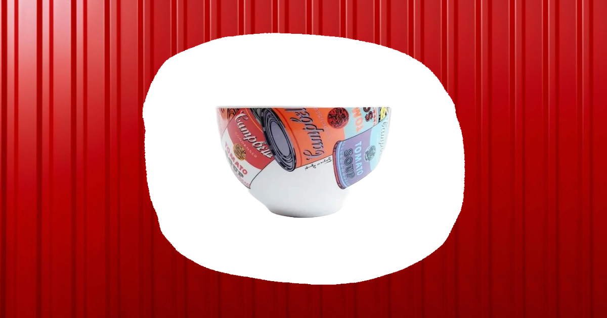 Kokoelma lautaset ja annoskulhot, esimerkkituotteena monivärinen Andy Warhol -kuosinen kulho.