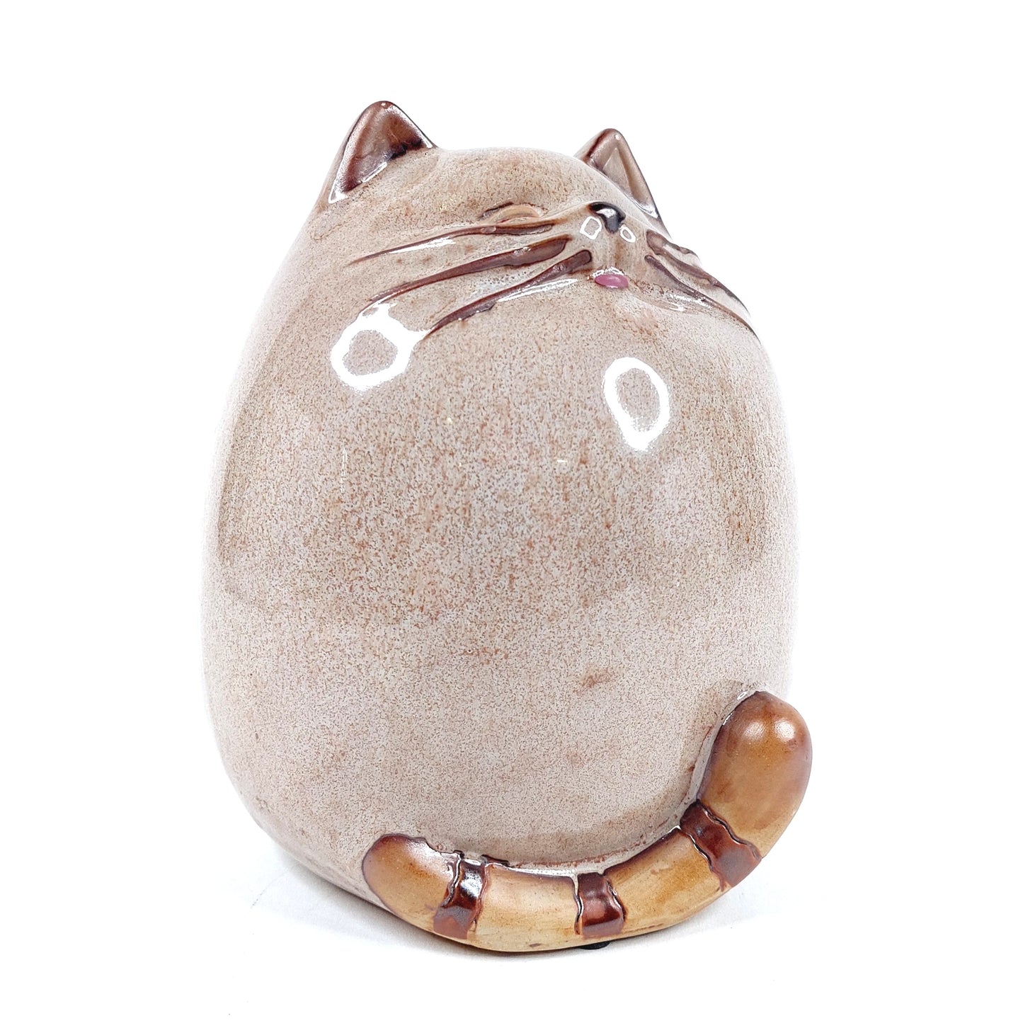 Keraaminen kissa figuuri