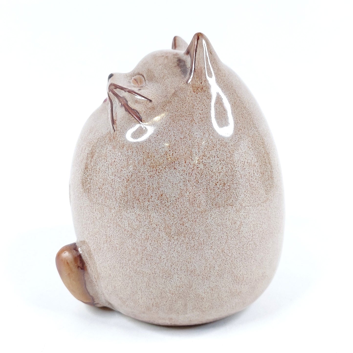 Keraaminen kissa figuuri