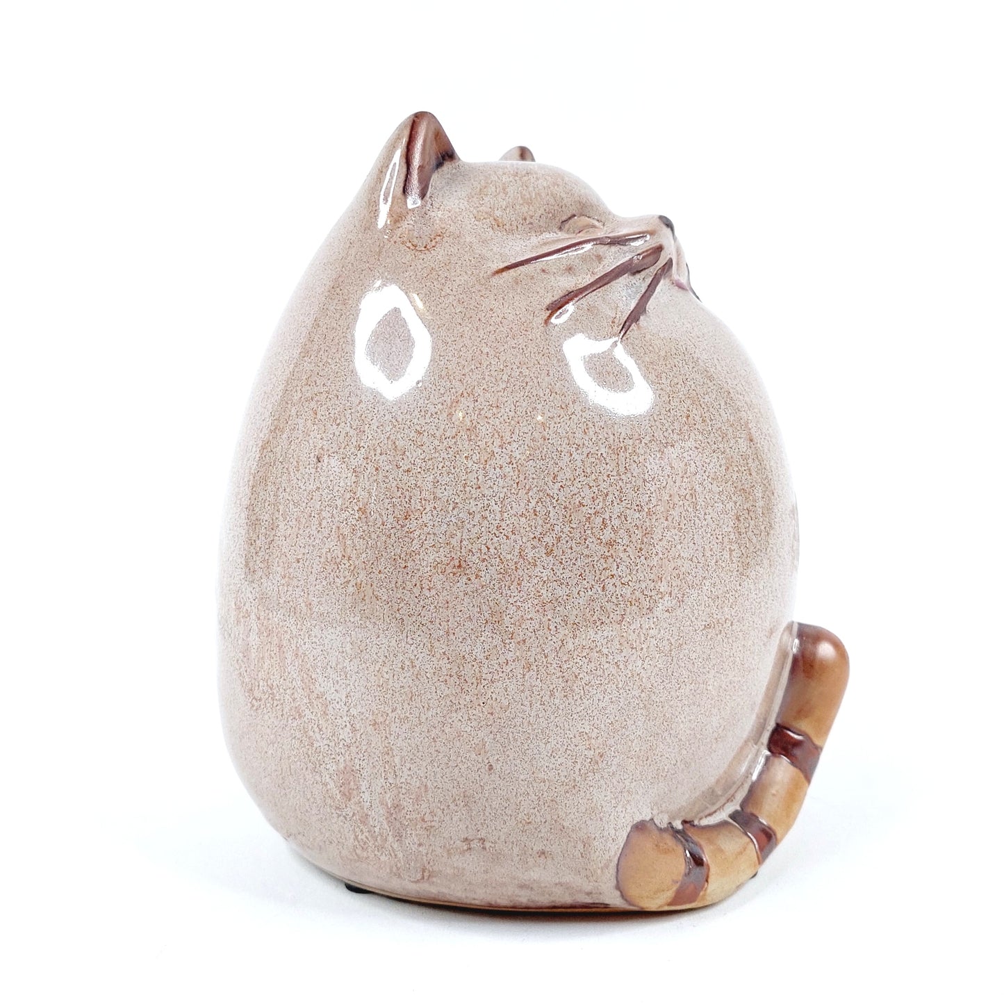 Keraaminen kissa figuuri