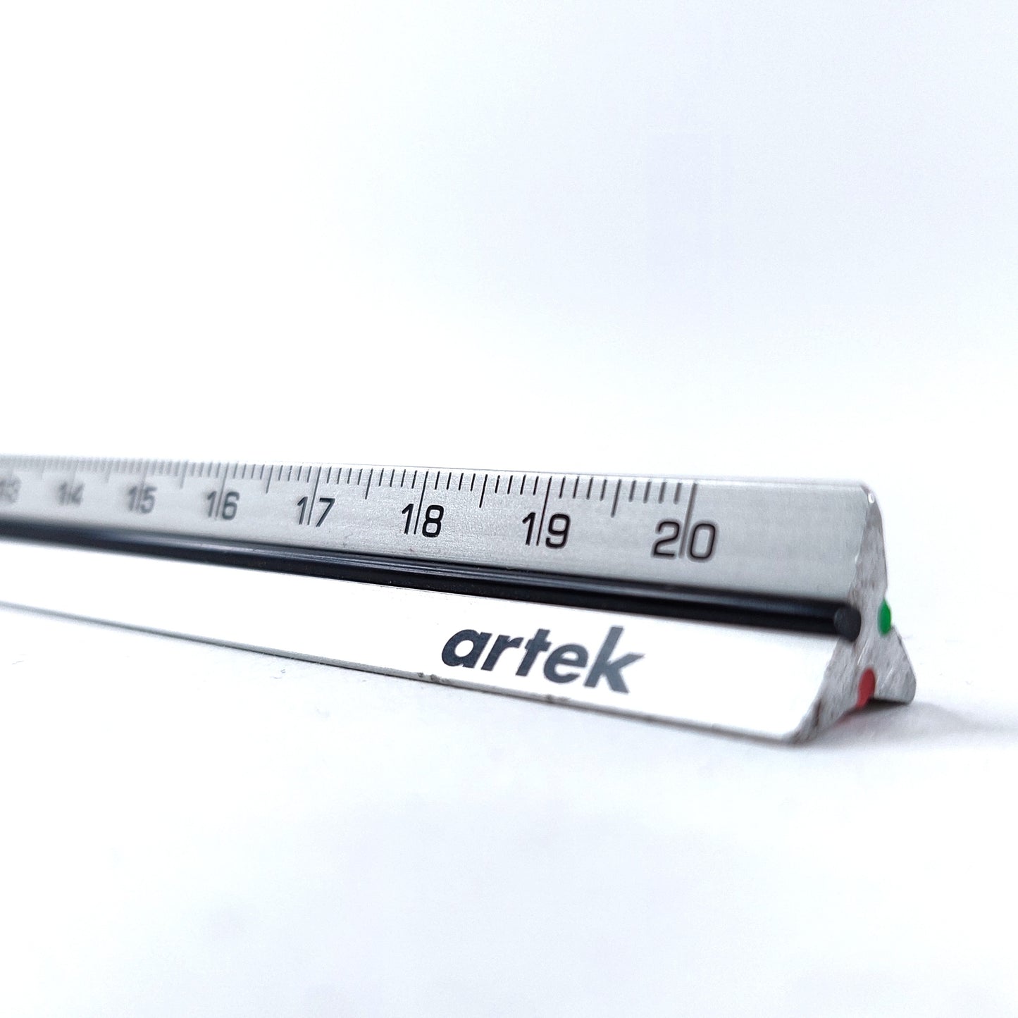 Artek suhdeviivain