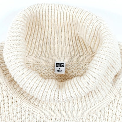 Uniqlo pooloneulepusero koko M