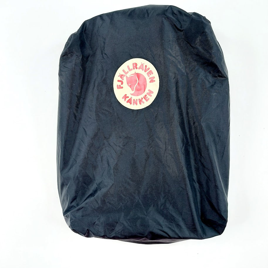 Fjällräven Kånken No. 2 Black Mini ja sadesuoja