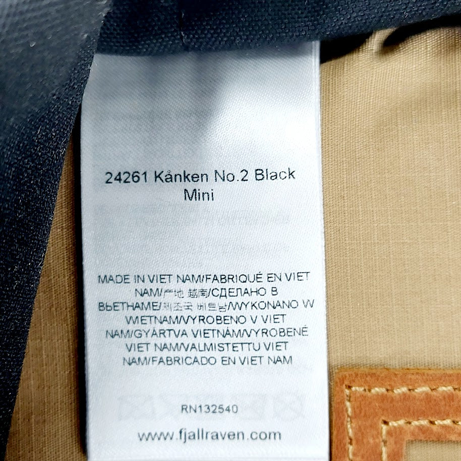 Fjällräven Kånken No. 2 Black Mini ja sadesuoja