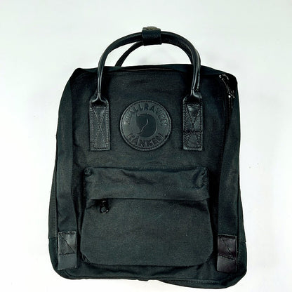 Fjällräven Kånken No. 2 Black Mini ja sadesuoja