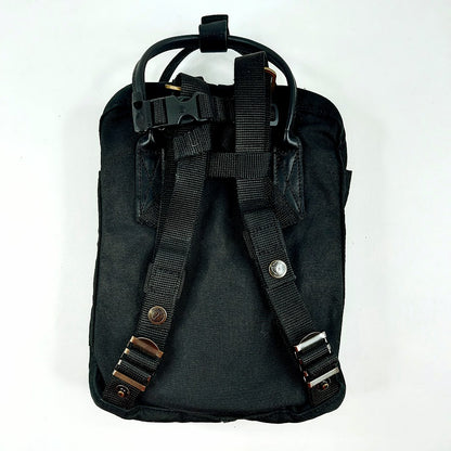 Fjällräven Kånken No. 2 Black Mini ja sadesuoja