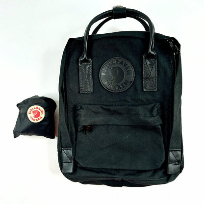 Fjällräven Kånken No. 2 Black Mini ja sadesuoja