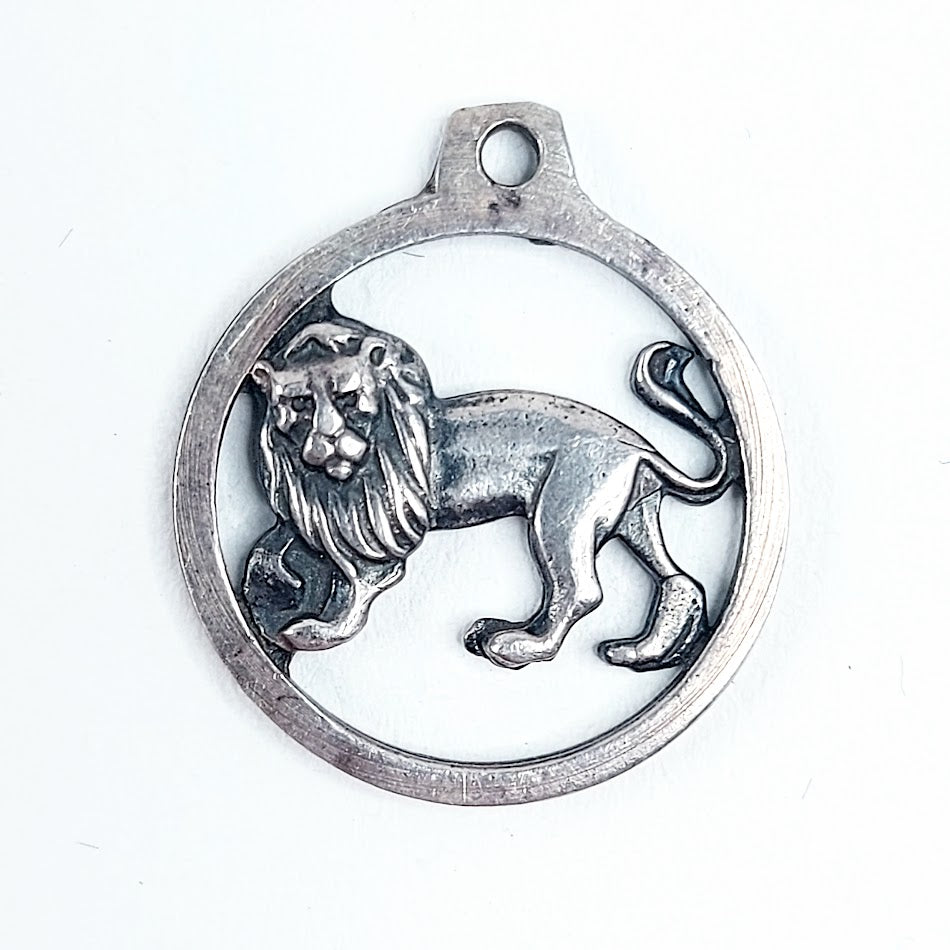 T. Vauramo hopeinen vintage leijonariipus