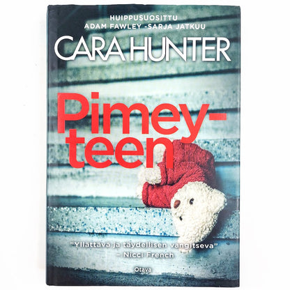 Cara Hunter: Pimeyteen