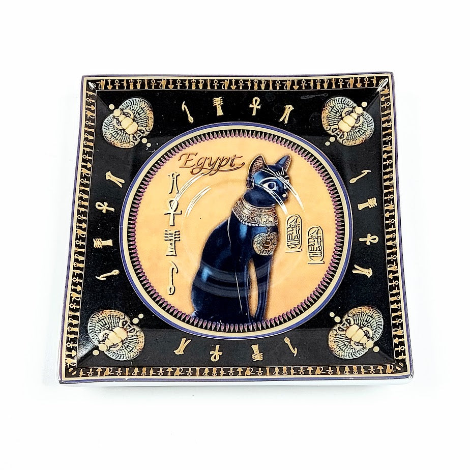 Fathi Mahmud koristelautanen ja kuppi