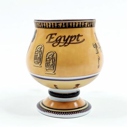 Fathi Mahmud koristelautanen ja kuppi