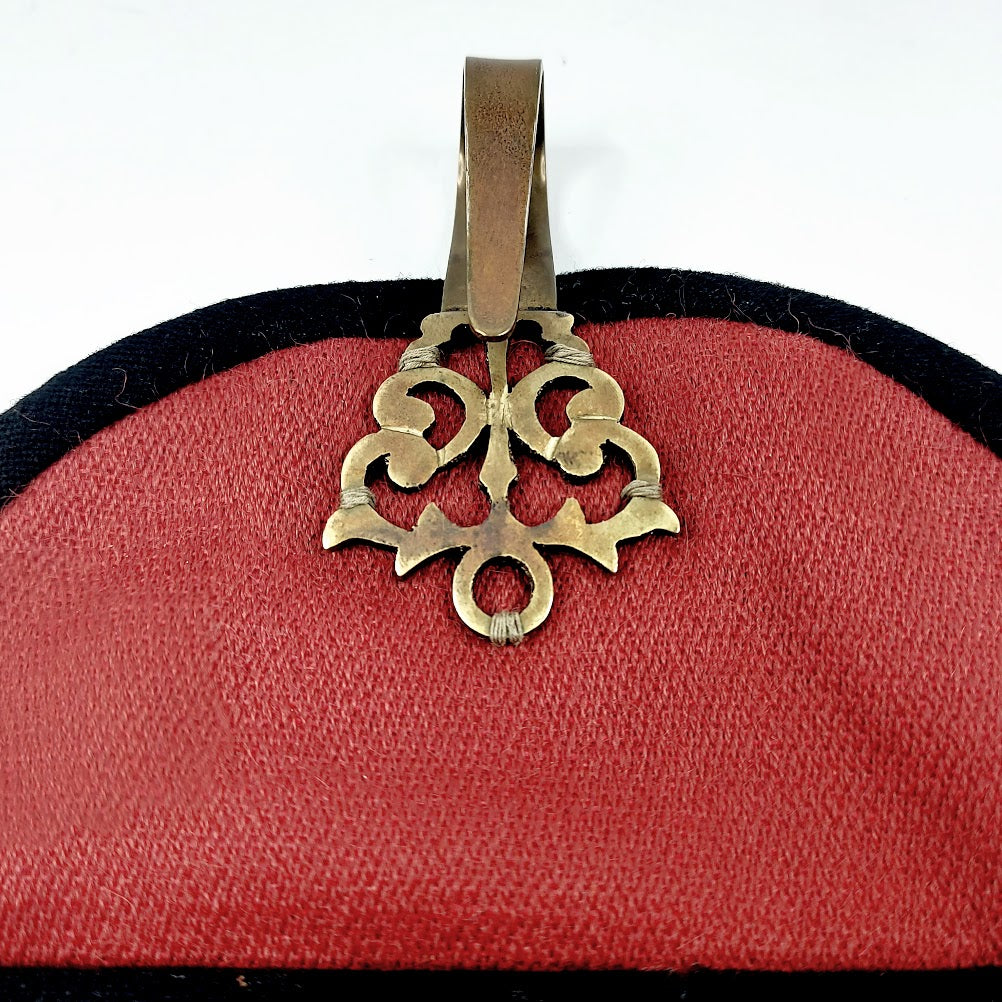 Etelä-Pohjanmaan kansallispuvun tasku ja kokka