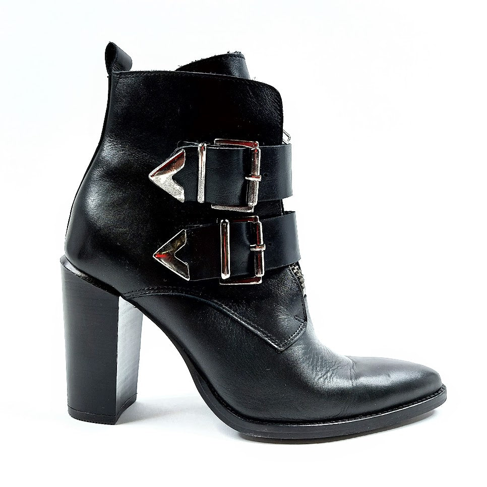 Even&Odd korolliset nahkanilkkurit koko 37