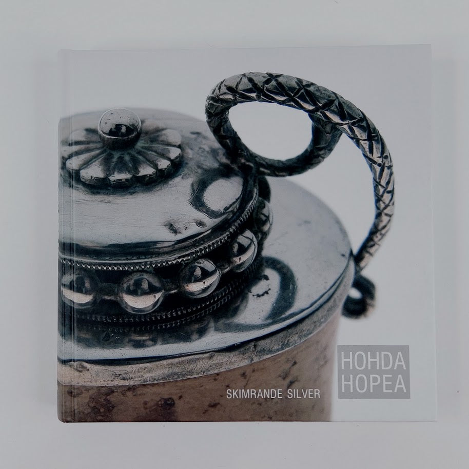 Turun maakuntamuseo: Hohda Hopea - Skimrande Silver