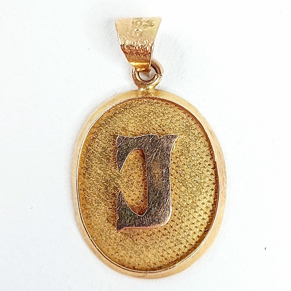 Kultainen J kirjainriipus