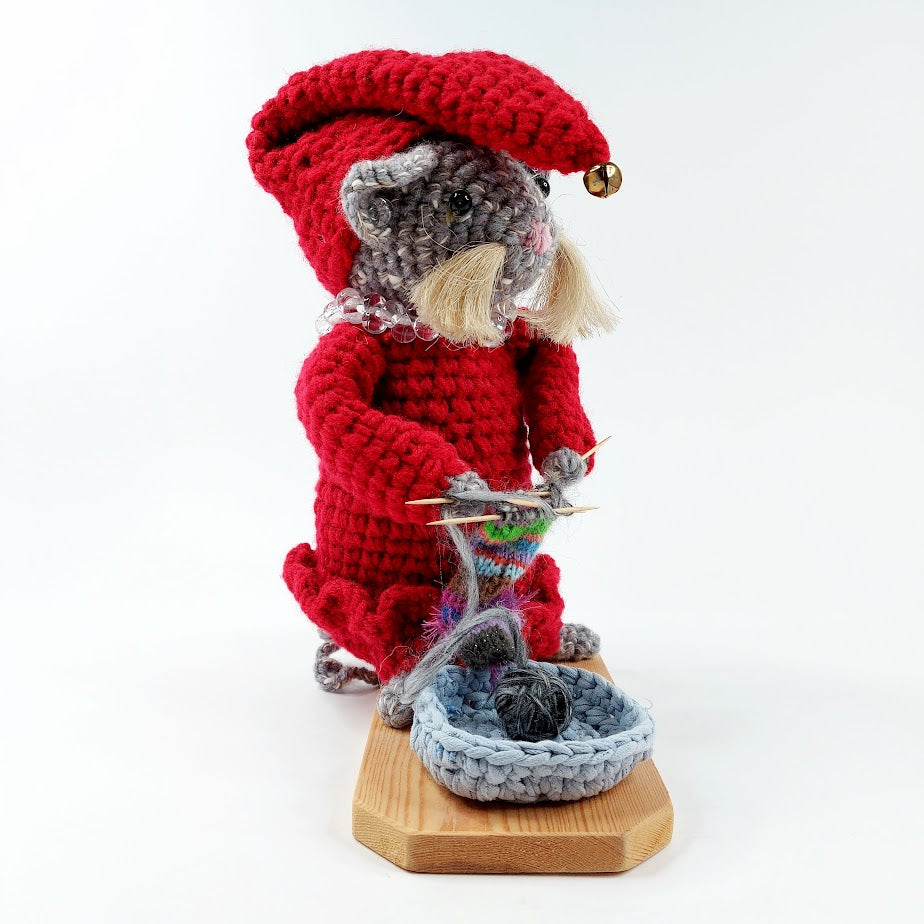 Virkattu jouluhiiri koristenukke