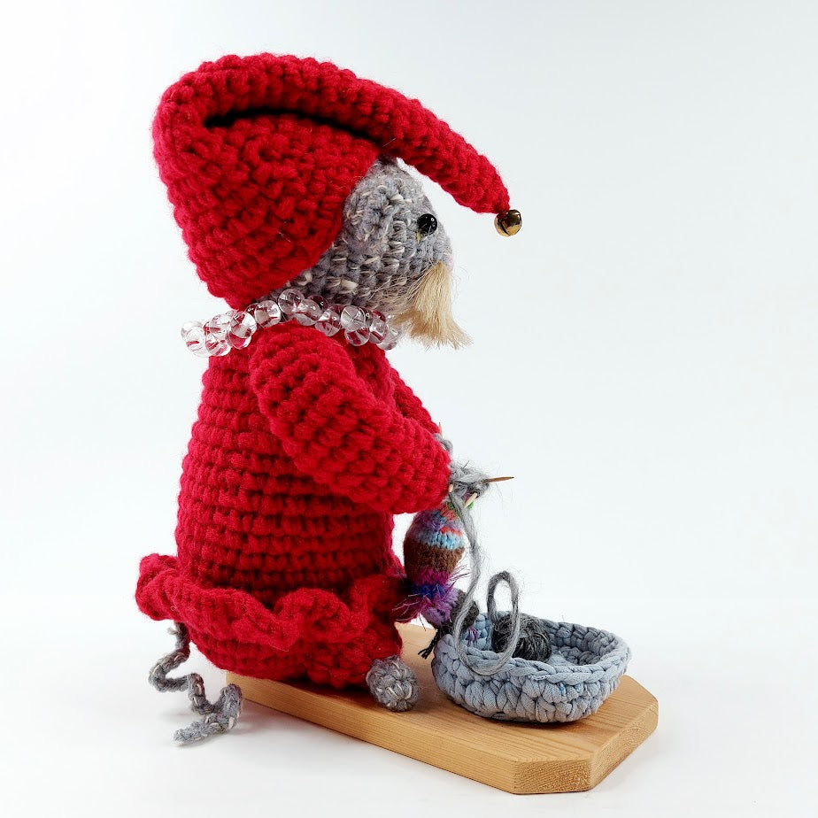 Virkattu jouluhiiri koristenukke