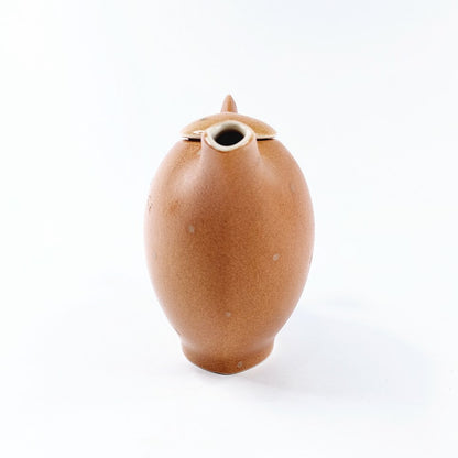 Jenni Linnove keraaminen kannu