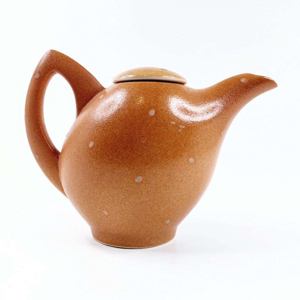 Jenni Linnove keraaminen kannu