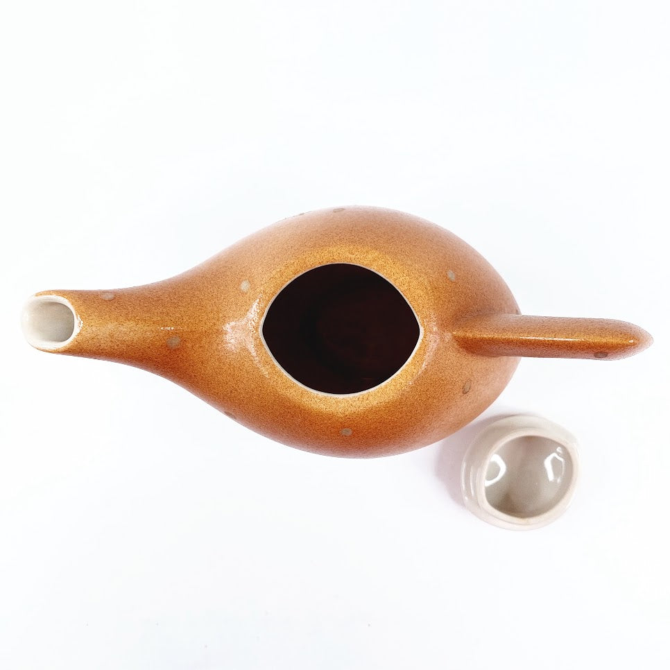 Jenni Linnove keraaminen kannu