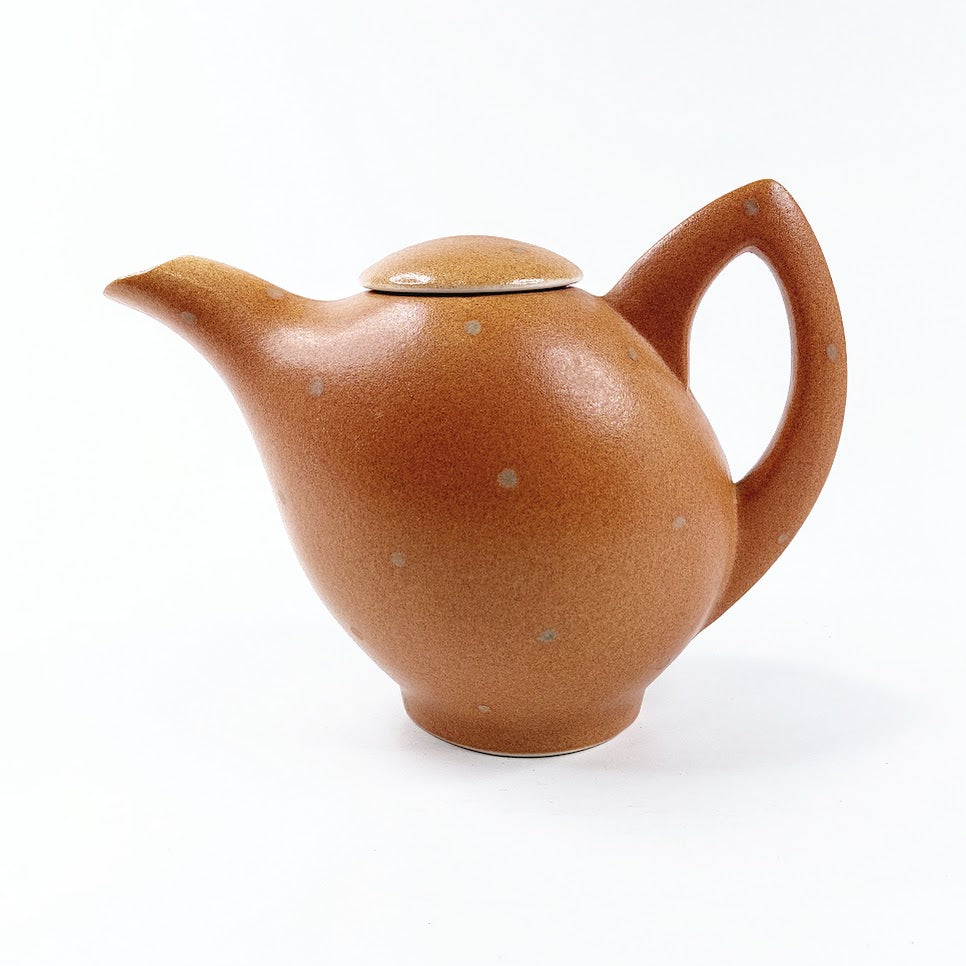 Jenni Linnove keraaminen kannu