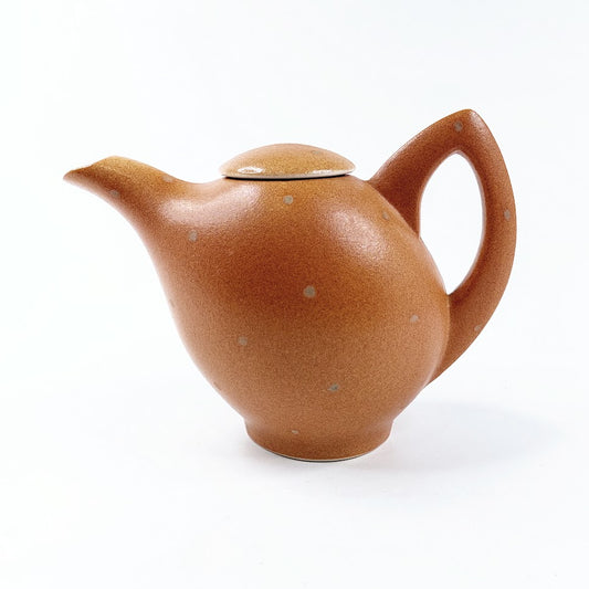 Jenni Linnove keraaminen kannu