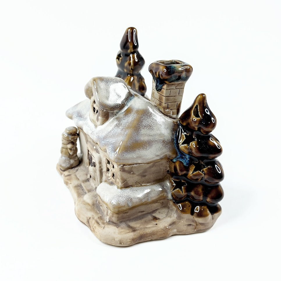 Keraaminen tuikkulyhty talo