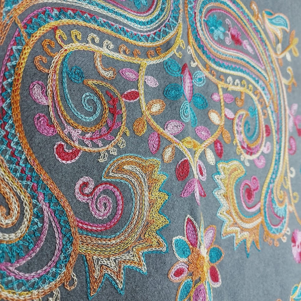 Kirjailtu kashmirhuivi 70x190 cm
