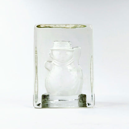 Lasinen lumiukko kynttilälyhty