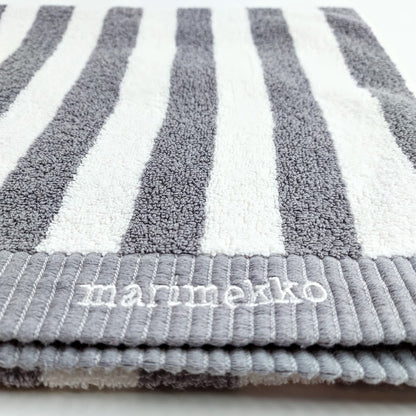 Marimekko Kaksi raitaa kylpypyyhe 59x126 cm