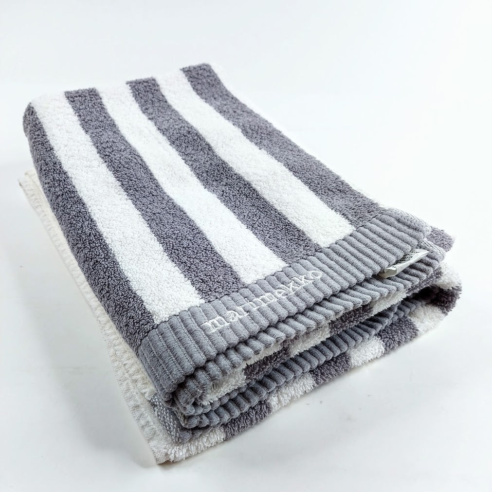 Marimekko Kaksi raitaa kylpypyyhe 59x126 cm