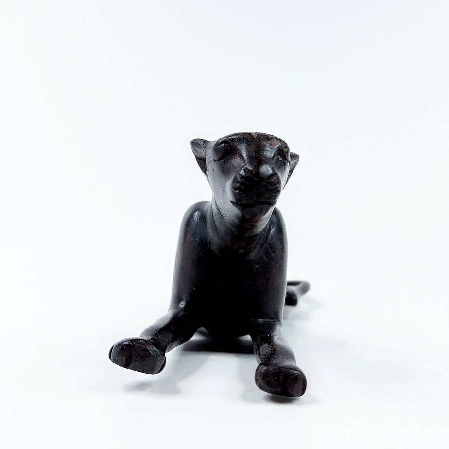 Mustapantteri figuuri