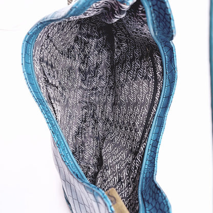 Paris Hilton turkoosi laukku