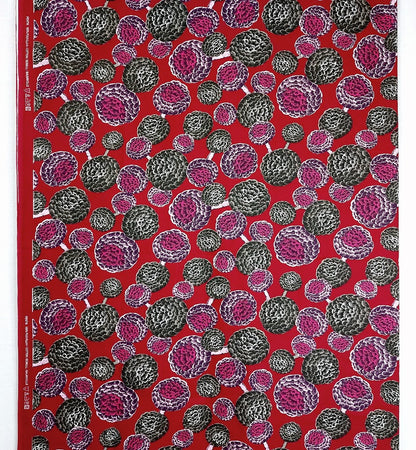 Pentik punapohjainen kangas 152x240 cm