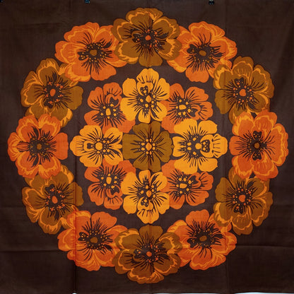 Retro kukkakuvioinen pöytäliina 120x126 cm
