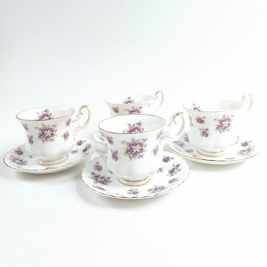 Royal Albert Sweet Violets teekuppi ja tassi 4kpl