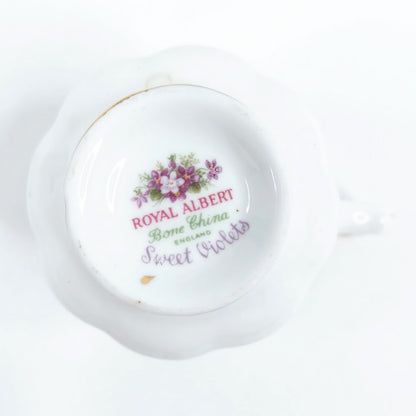 Royal Albert Sweet Violets teekuppi ja tassi 4kpl