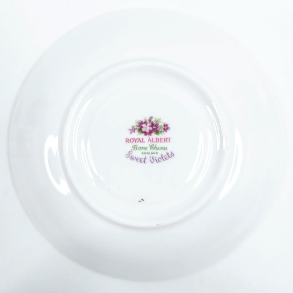 Royal Albert Sweet Violets teekuppi ja tassi 4kpl