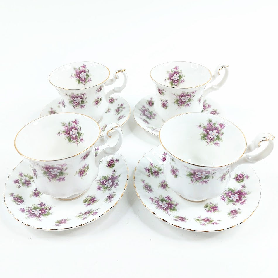 Royal Albert Sweet Violets teekuppi ja tassi 4kpl