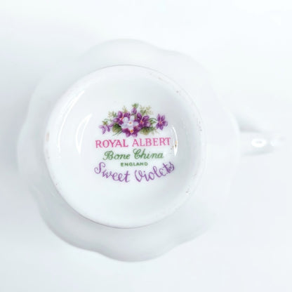 Royal Albert Sweet Violets teekuppi ja tassi 4kpl